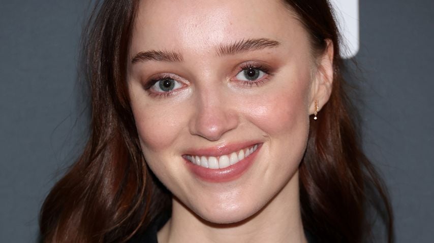 "Bridgerton"-Star Phoebe Dynevor händchenhaltend gesichtet!