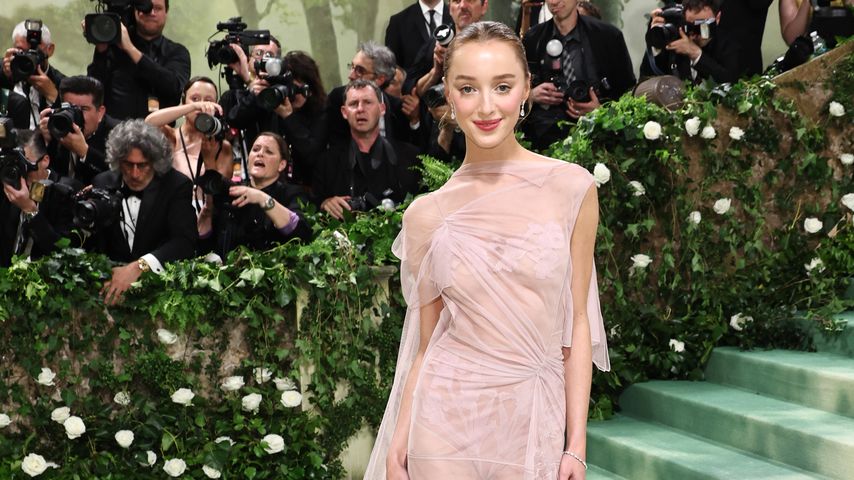 Phoebe Dynevor bei der Met Gala 2024