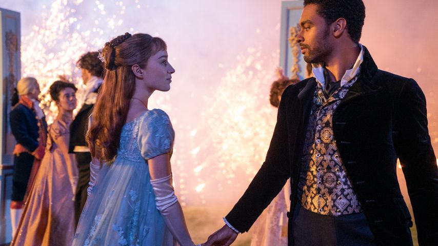 Phoebe Dynevor und Regé-Jean Page in der Serie "Bridgerton"