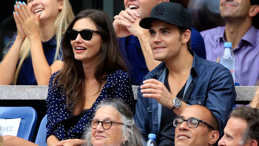 Phoebe Tonkin und Paul Wesley bei den US Open, September 2015