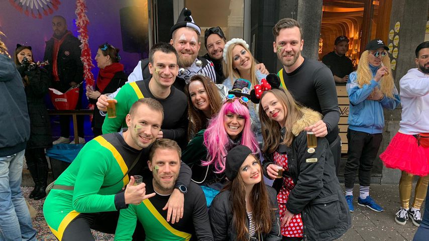 Pia Tillmann und Christoph Oberheide mit einigen Freunden an Karneval