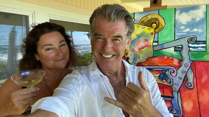 So süß gratuliert Pierce Brosnan seiner Frau zum Geburtstag
