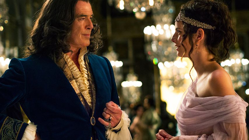 Pierce Brosnan und Kaya Scodelario in "The King's Daughter"