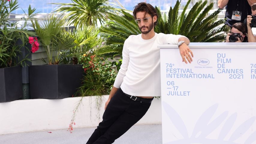 Pierre Niney beim Photocall zu "OSS 117: From Africa With Love" beim 74. Festival von Cannes, 17. Juli 2021