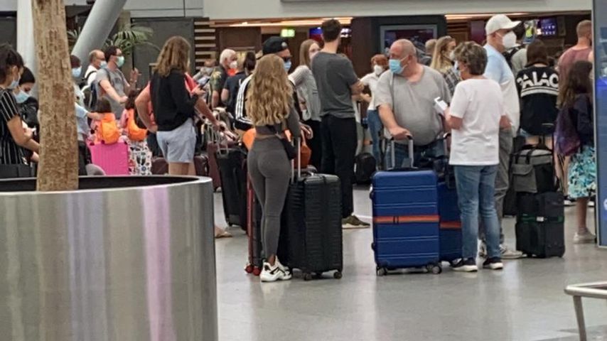 Pietro Lombardi und Laura Maria Rypa am Düsseldorfer Flughafen am 21. Juni