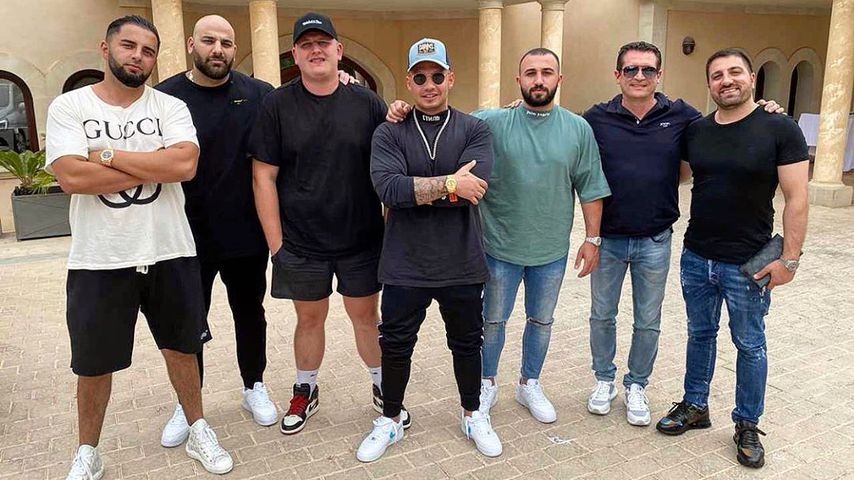 Pietro Lombardi unter anderem mit Hells-Angels-Mitglied Baro (2.v.l.), Juli 2020