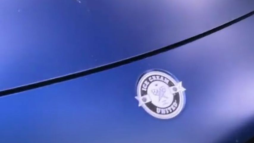 Pietro Lombardis Mercedes mit Eis-Aufkleber