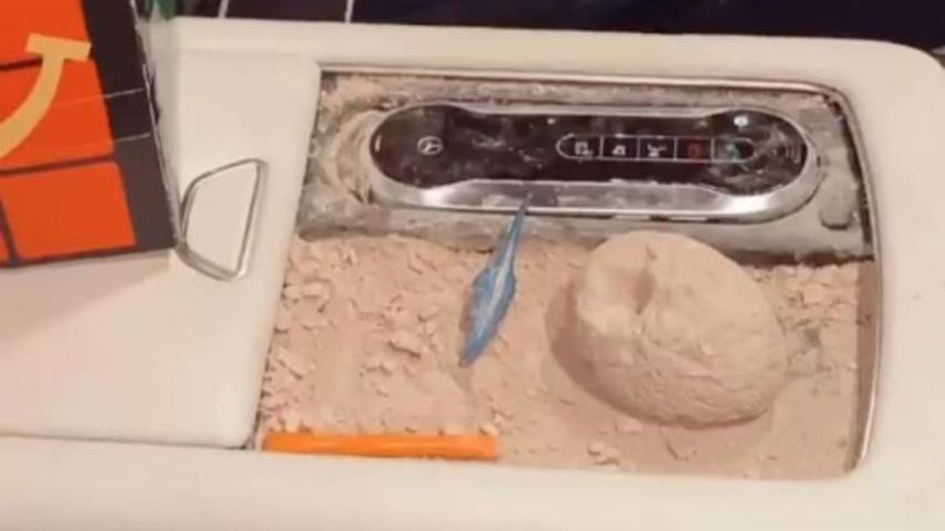 Pietro Lombardis Sandkasten im Auto