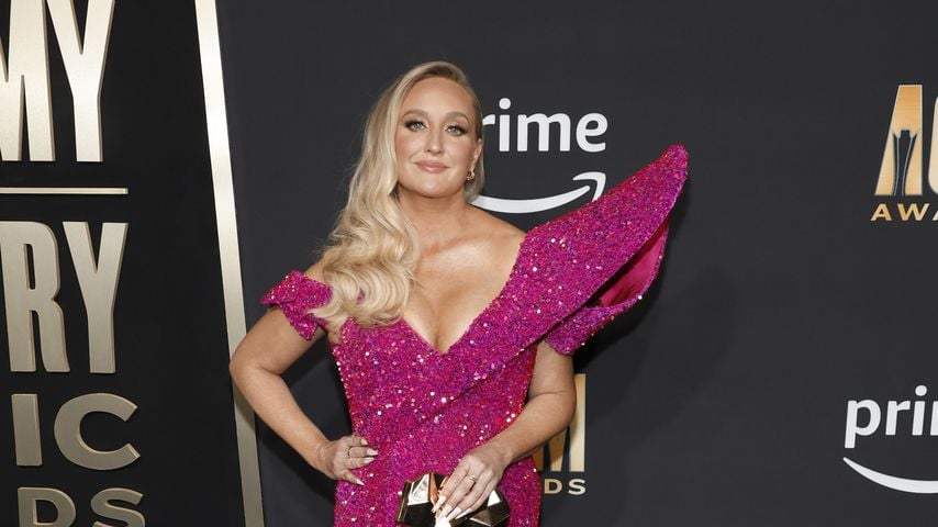 Pillbox Patti während der ACM Awards 2023