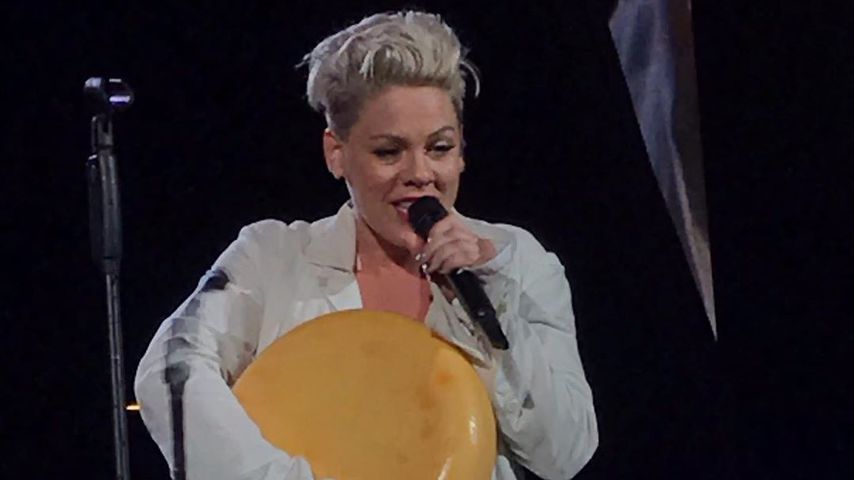 Pink während ihrer "Beautiful Trauma Tour"
