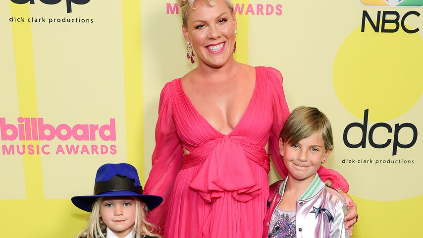 In der Luft: Pink mit Tochter Willow bei Billboard Awards
