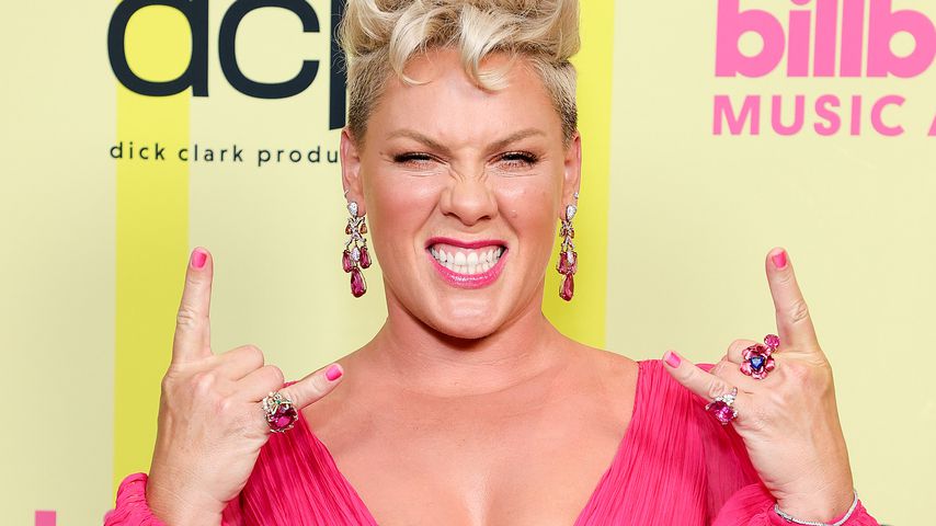 Medizinischer Notfall: Pink dachte, ihr Finger fällt ab!