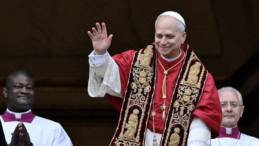 "Urbi et Orbi": Papst Leo XIV. teilt ersten Weihnachtssegen