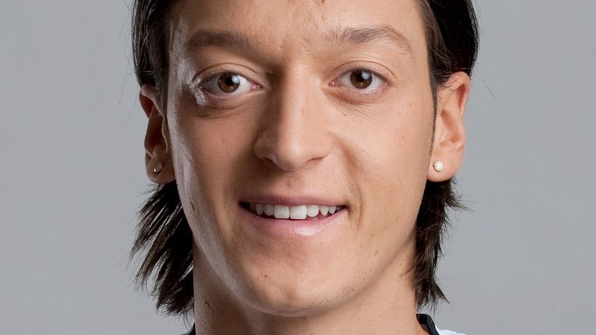 Mesut Özil übelst von Rassisten beschimpft!