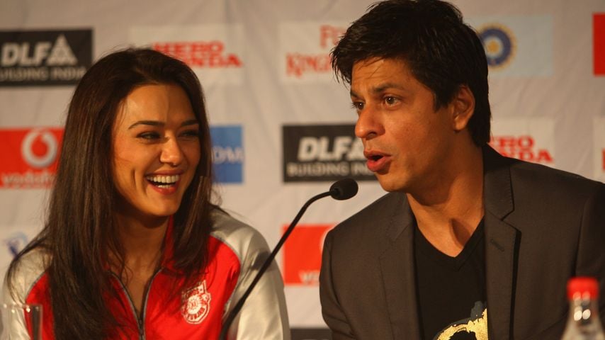 Preity Zinta und Shah Rukh Khan bei einer Pressekonferenz in Kapstadt, 16. April 2009
