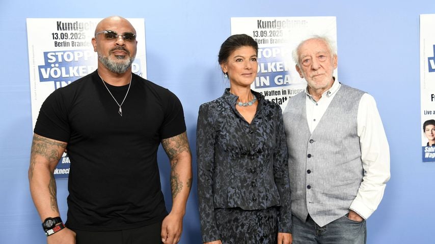 Massiv, Sahra Wagenknecht und Dieter Hallervorden bei einer Pressekonferenz zur Friedenskundgebung, Berlin, 08.09.2025