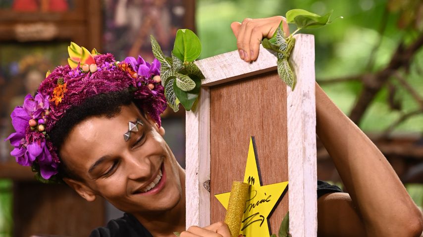 Prince Damien beim Wiedersehen der Dschungelcamper