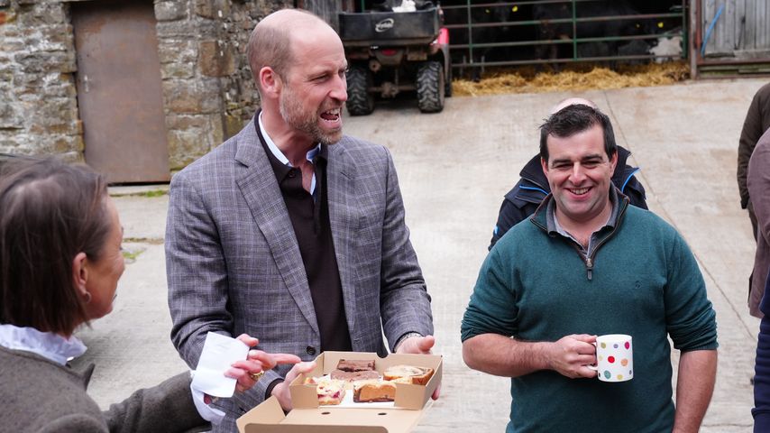 Prince William besucht Crow Tree Farm von Adam Hunter in Richmond und verteilt Kuchen