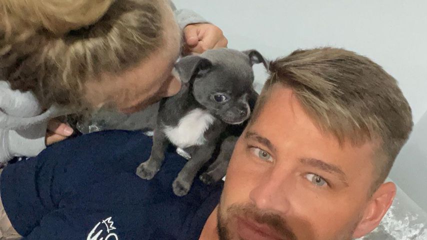 Princess und Carl Woods mit ihrem neuen Hund