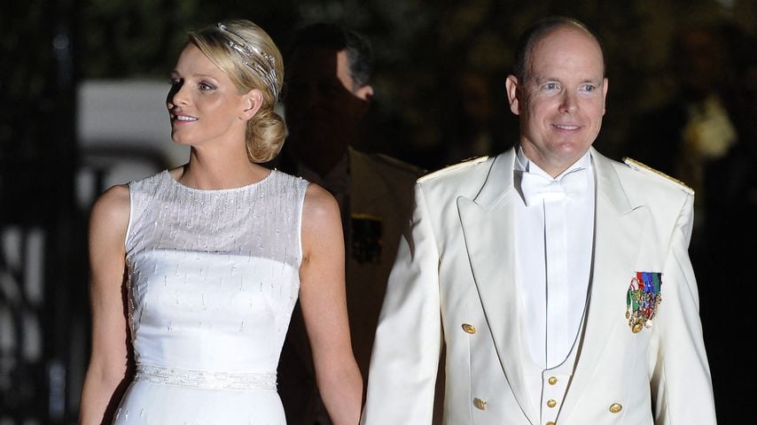 Fürstin Charlène und Fürst Albert von Monaco nach ihrer kirchlichen Trauung im Jahr 2011