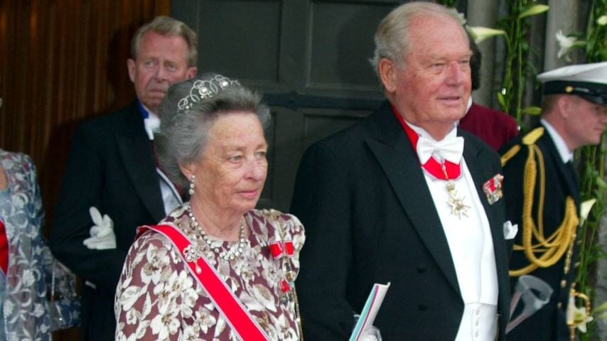 Prinsessan Ragnhild und Erling Lorentzen nach der Trauung in der Nidarosdomkirche in Trondheim, 24. Mai 2002