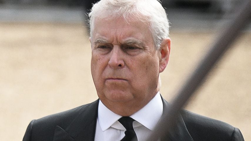 Prinz Andrew folgt dem Sarg von Queen Elizabeth II. nach dem Staatsbegräbnis in London