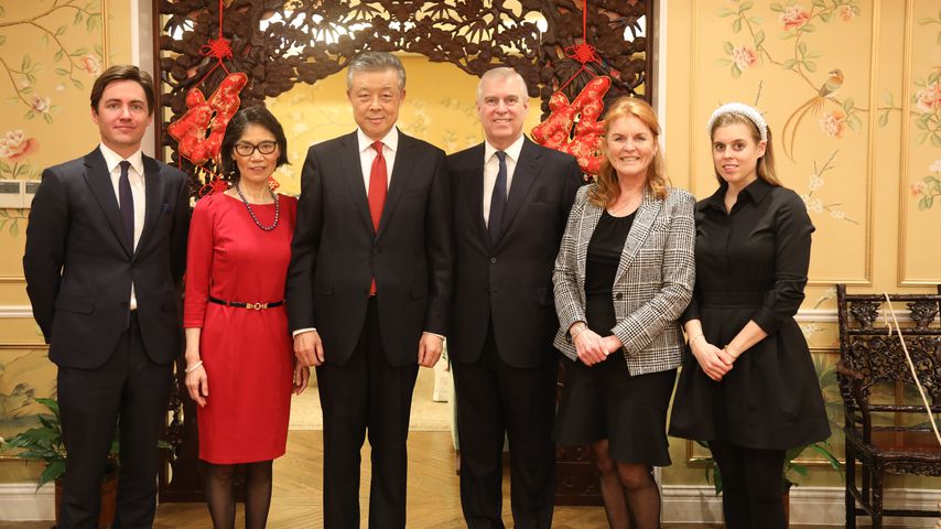 Prinz Andrew und der chinesische Botschafter Liu Xiaoming mit ihren Familien
