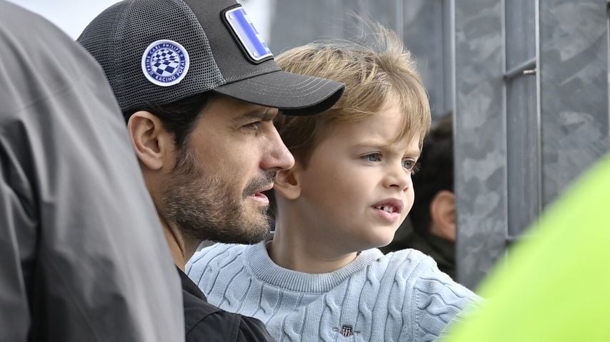 Prinz Carl Philip mit seinem Sohn Prinz Julian beim Prinz-Carl-Philip-Rennpokal, Karlskoga
