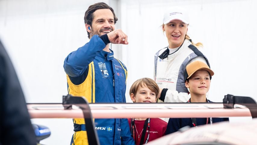 Prinz Carl Philip mit seinen Söhnen Gabriel und Alexander beim Porsche Carrera Cup in Mantorp im September 2026