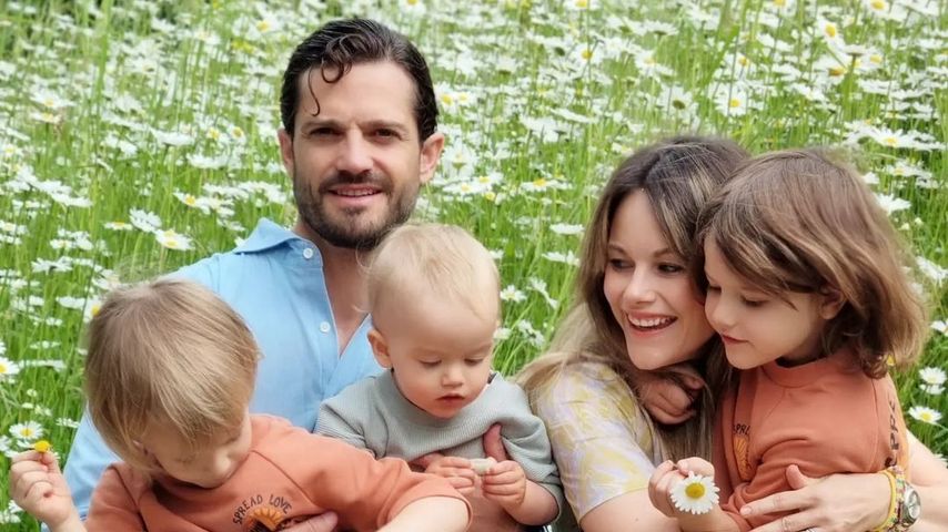 Süßes Familienfoto: Die schwedischen Royals posen im Grünen