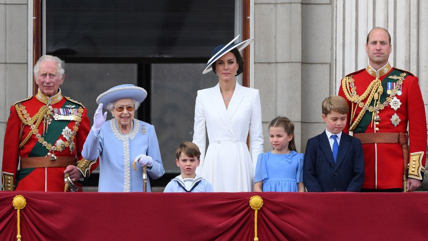 Prinz Charles, die Queen, Prinz Louis, Herzogin Kate, Charlotte, George und Prinz William