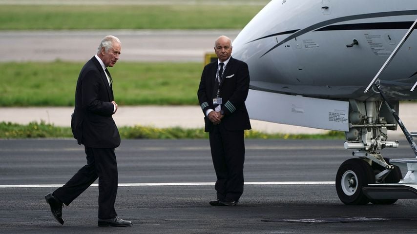 König Charles im September 2022 am Flughafen in Abdreen, Schottland