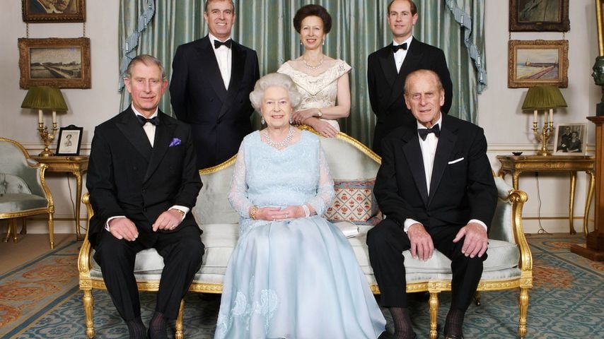 Prinz Charles, Prinz Andrew, Queen Elizabeth II., Prinzessin Anne, Prinz Edward und Prinz Philip