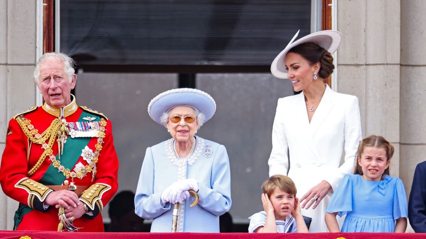 Prinz Charles, Queen Elizabeth II. Prinz Louis, Herzogin Kate und Prinzessin Charlotte im Juni 2022