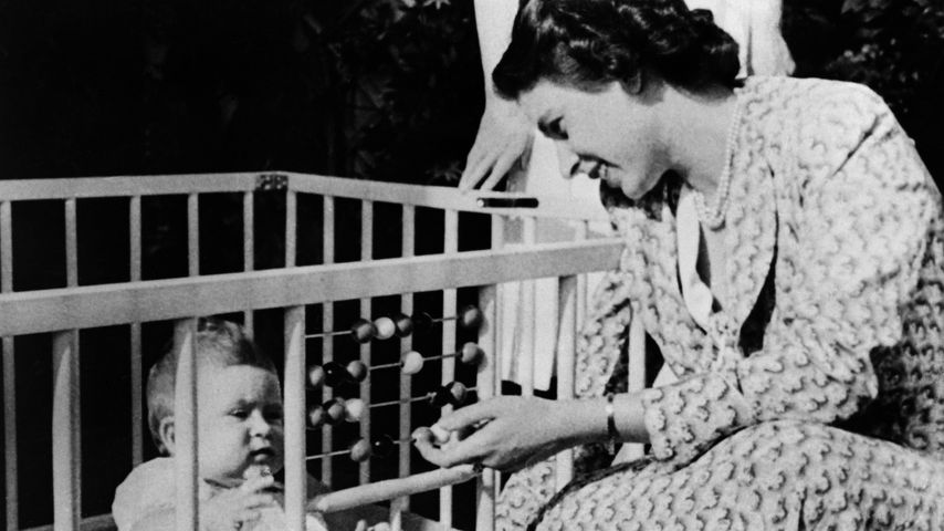 Prinz Charles und Queen Elizabeth II., 1949