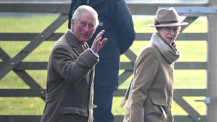 Prinz Charles und Prinzessin Anne auf dem Weg zum Sonntags-Gottesdienst in Sandringham