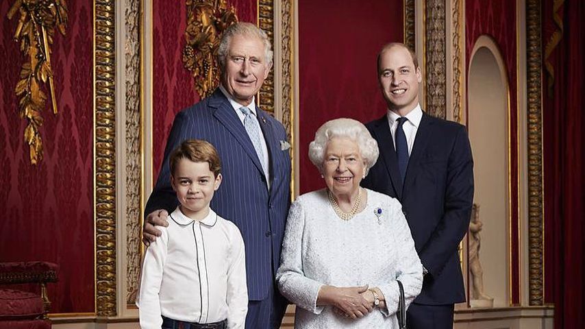 Prinz George, Prinz Charles, Queen Elizabeth II. und Prinz William