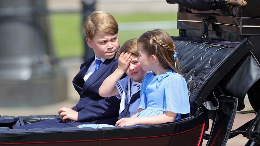 Prinz George, Prinz Louis und Prinzessen Charlotte in der Kutsche beim Thronjubiläum