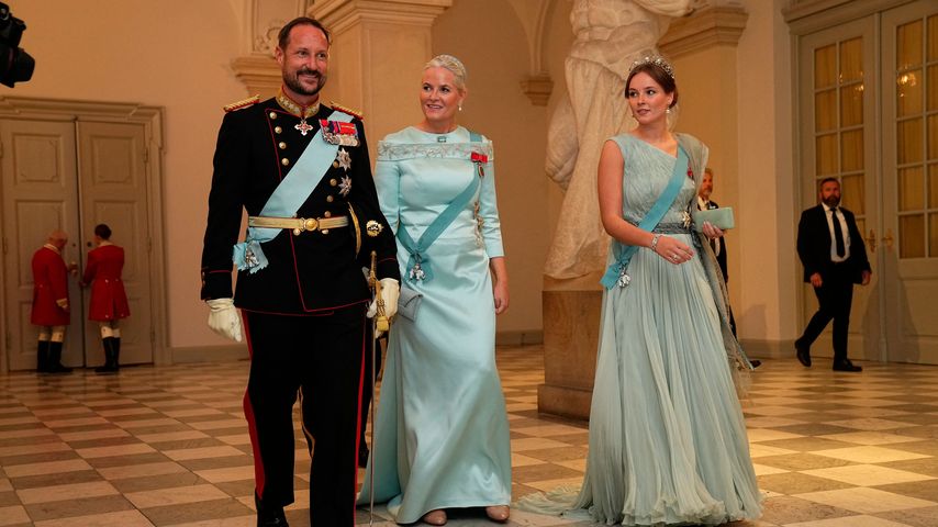 Prinz Haakon, Mette-Marit und Prinzessin Ingrid Alexandra von Norwegen, Oktober 2023