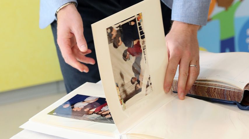 Prinz Harry und Fotografien seiner Mutter Diana
