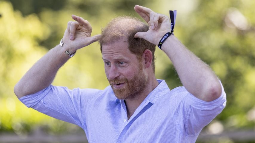 Bei UK-Besuch: Prinz Harry überzeugt beim Yoga mit Ziegen