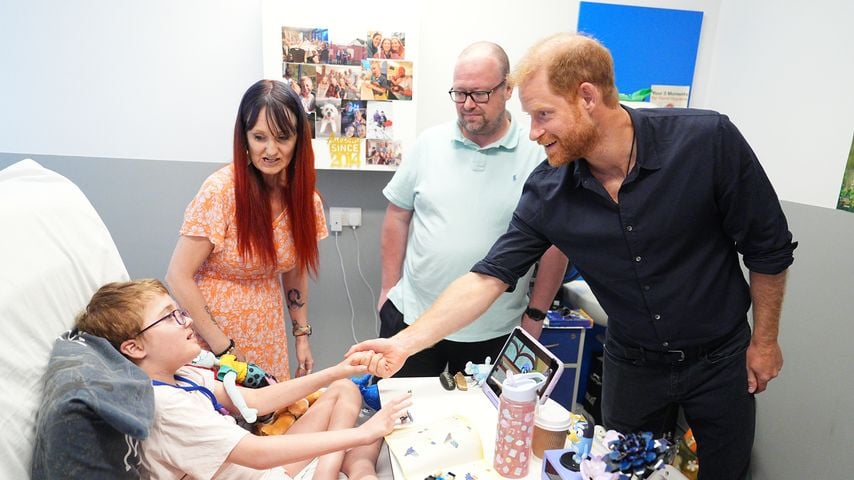 Prinz Harry mit Kelly Hill und Stuart Hill und Alec Hill anlässlich 20 Jahre WellChild Nurse