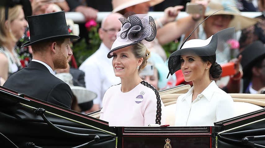 Ohne seine Meghan? Prinz Harry weiht Schule in Afrika ein