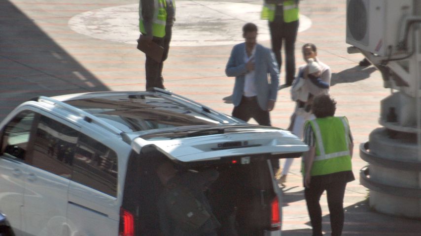 Prinz Harry, Herzogin Meghan und Archie bei ihrer Ankunft in Afrika