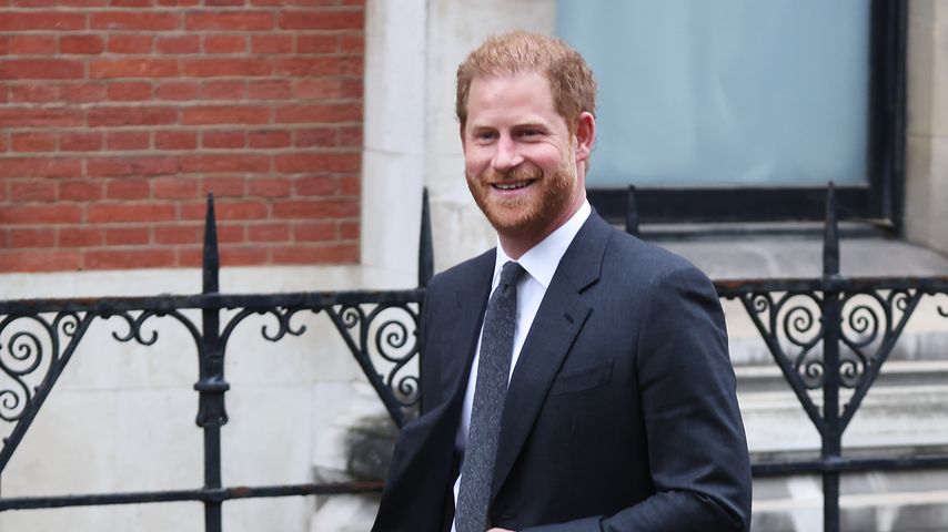 Traf er Familie? Prinz Harry vor Schloss Windsor gesichtet!