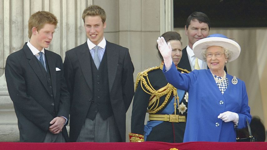 Prinz Harry, Prinz William und Queen Elizabeth II. bei Trooping the Colour 2003