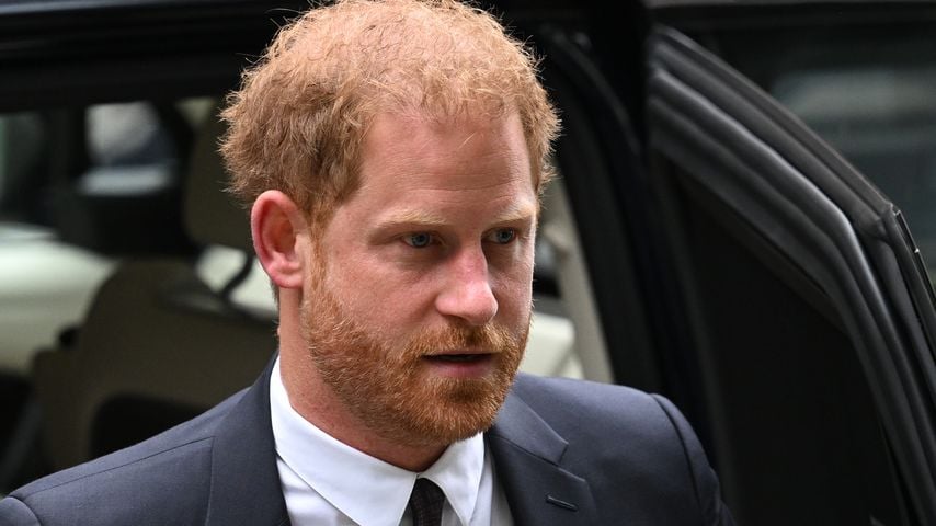 Ohne konkrete Beweise: Prinz Harry sagt im Zeugenstand aus!