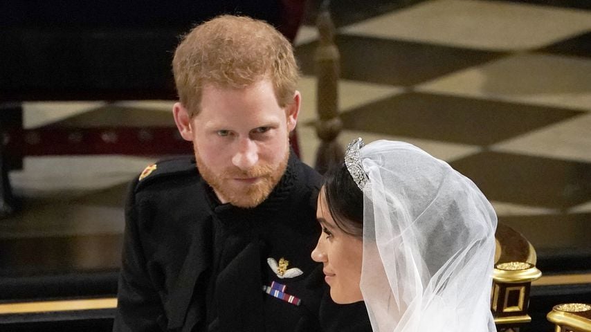 Offiziell verheiratet: Harry & Meghan verliebt vor dem Altar