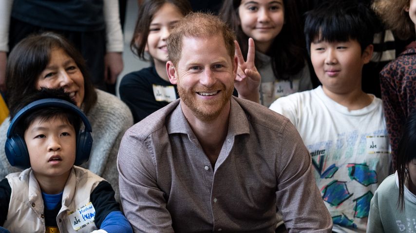 Prinz Harry spielt Sitzvolleyball mit Schülern in Vancouver