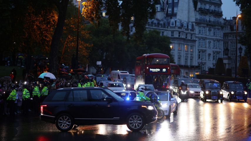 Prinz Harry und Herzogin Meghan auf dem Weg zum Buckingham Palast